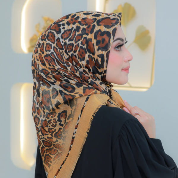 Luissa Tatapan Leopard Luxe Tassel Segi Empat 100cm - Gambar 2